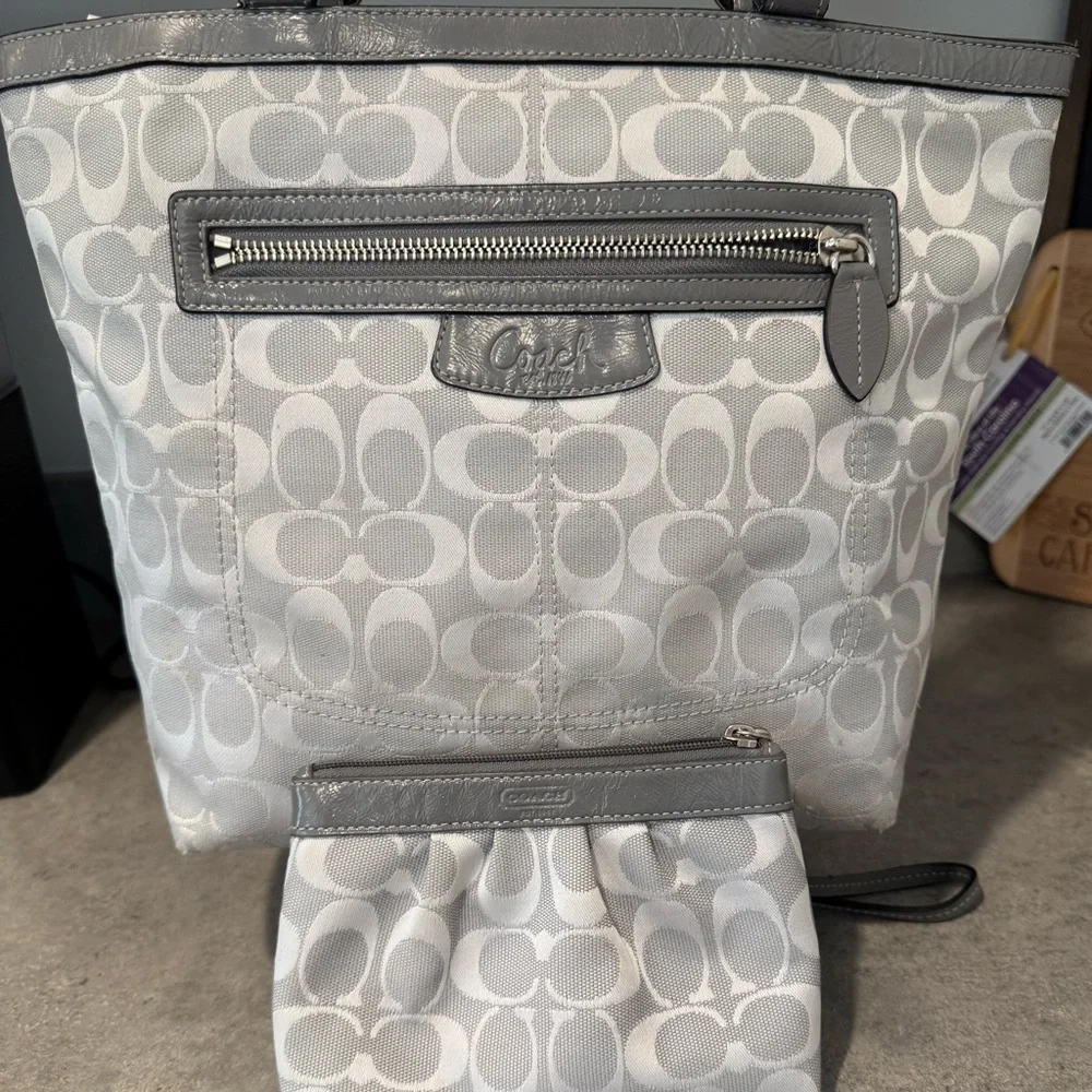 Coach Penelope Light Gray Signature Jacquard Tote and Wristlet! Matching Bundle! - Picture 2 of 10